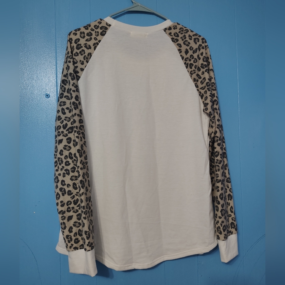 ADORA Leopard Sleeve Raglan Top - Picture 3 of 3